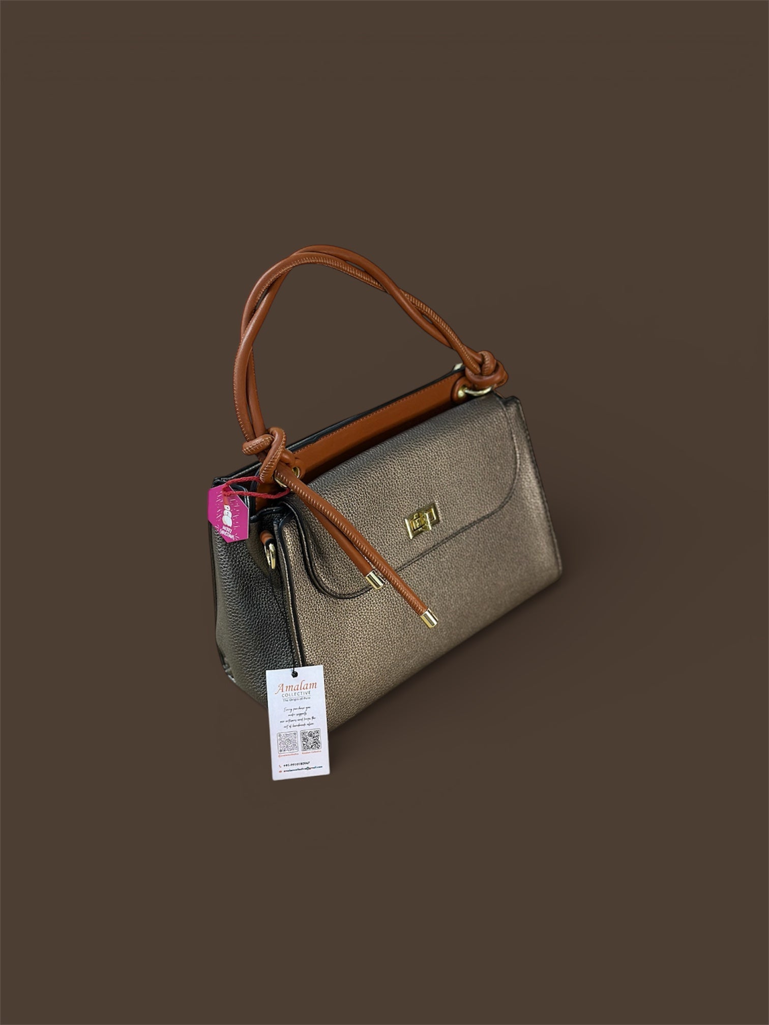Elegant Top Handle Handbag with Flap Closure – Classic Everyday Satchel